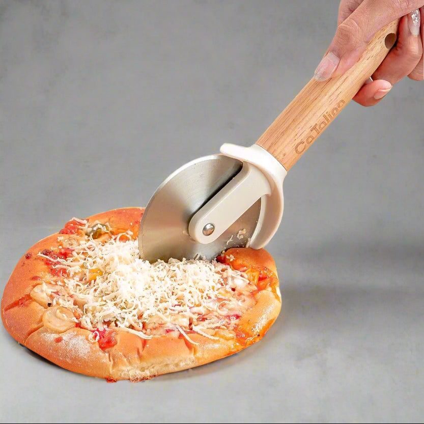 قطاعة بيتزا بعجلة من الستانلس ستيل ومقبض خشبي | Stainless Steel Pizza Wheel with Wooden Handle
